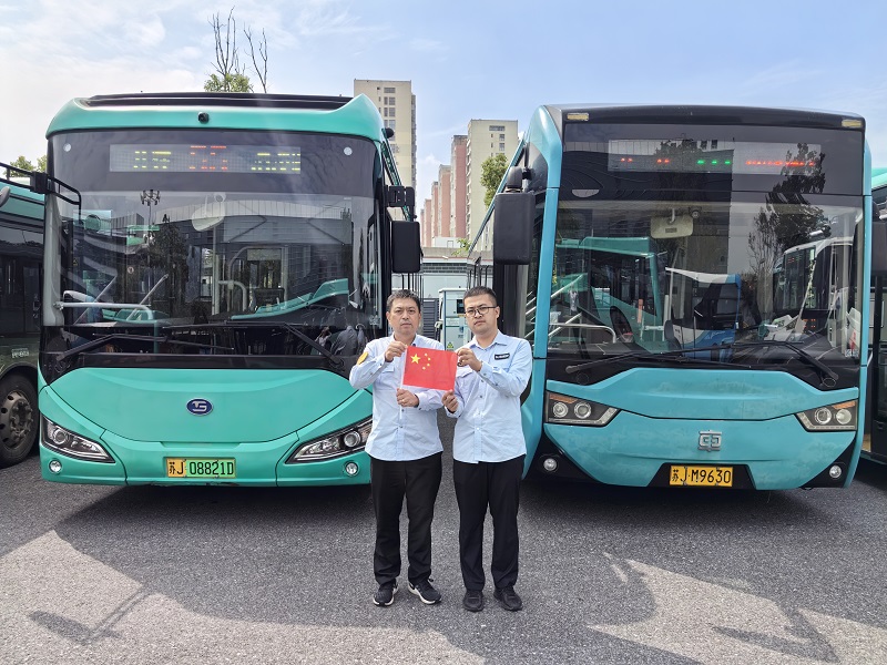 父子同岗践初心  双节坚守保出行